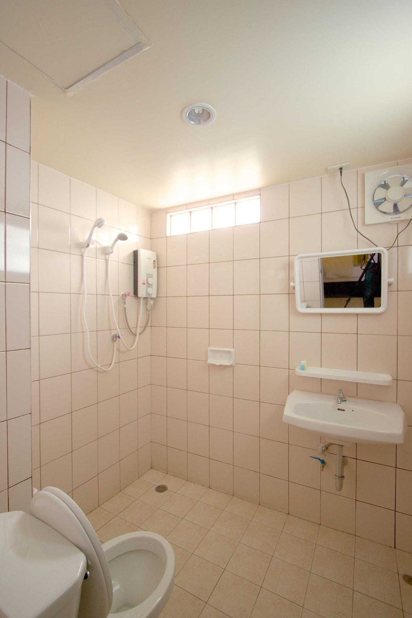 Charn Residence Bangsaen Eksteriør bilde